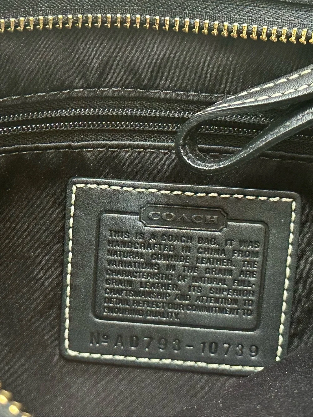 Vintage Y2K Coach Black Leather Shoulder Bag with Contrast Stitching